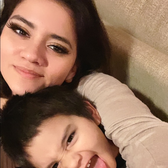 Meet your Posher, Iris - Picture 1 of 1